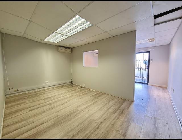 87M² OFFICE TO LET IN TYGER WATERFRONT